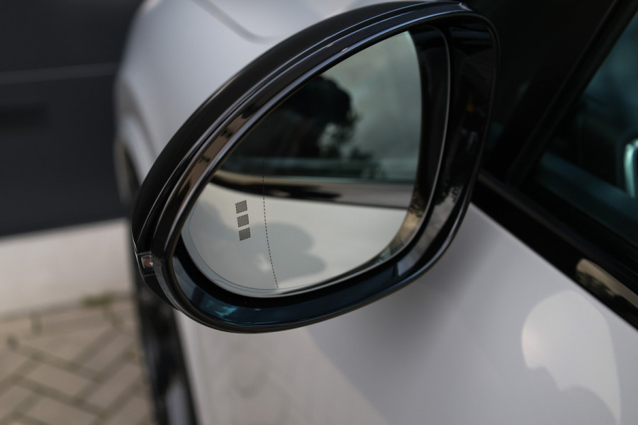 Porsche Cayenne 3.0 E-Hybrid Platinum Edition | NAP! | PANO | 360 | BOSE | LUCHTVERING | SOFT CLOSE | MEMORY | 22 INCH |