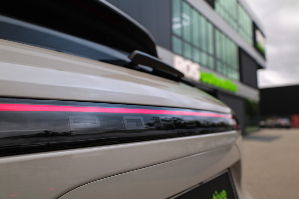 Porsche Cayenne 3.0 E-Hybrid Platinum Edition | NAP! | PANO | 360 | BOSE | LUCHTVERING | SOFT CLOSE | MEMORY | 22 INCH |