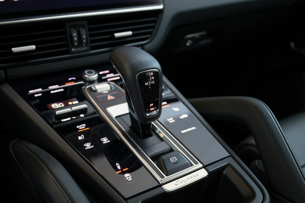 Porsche Cayenne 3.0 E-Hybrid Platinum Edition | NAP! | PANO | 360 | BOSE | LUCHTVERING | SOFT CLOSE | MEMORY | 22 INCH |