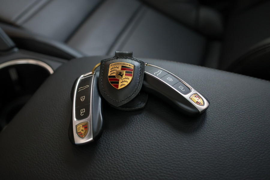 Porsche Cayenne 3.0 E-Hybrid Platinum Edition | NAP! | PANO | 360 | BOSE | LUCHTVERING | SOFT CLOSE | MEMORY | 22 INCH |