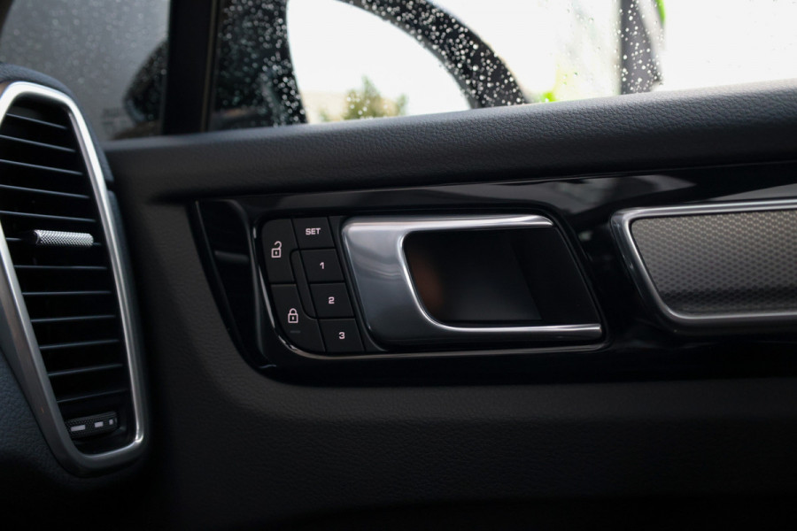 Porsche Cayenne 3.0 E-Hybrid Platinum Edition | NAP! | PANO | 360 | BOSE | LUCHTVERING | SOFT CLOSE | MEMORY | 22 INCH |