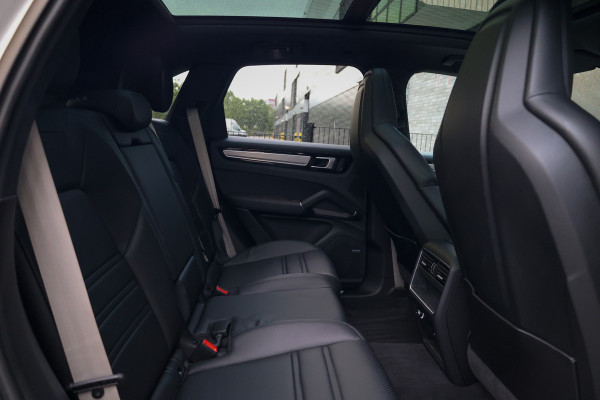 Porsche Cayenne 3.0 E-Hybrid Platinum Edition | NAP! | PANO | 360 | BOSE | LUCHTVERING | SOFT CLOSE | MEMORY | 22 INCH |