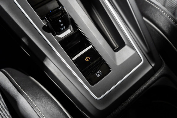 Volkswagen Golf 1.5 eTSI R-Line 2020 DSG IQ PANO CAMERA VIRTUAL