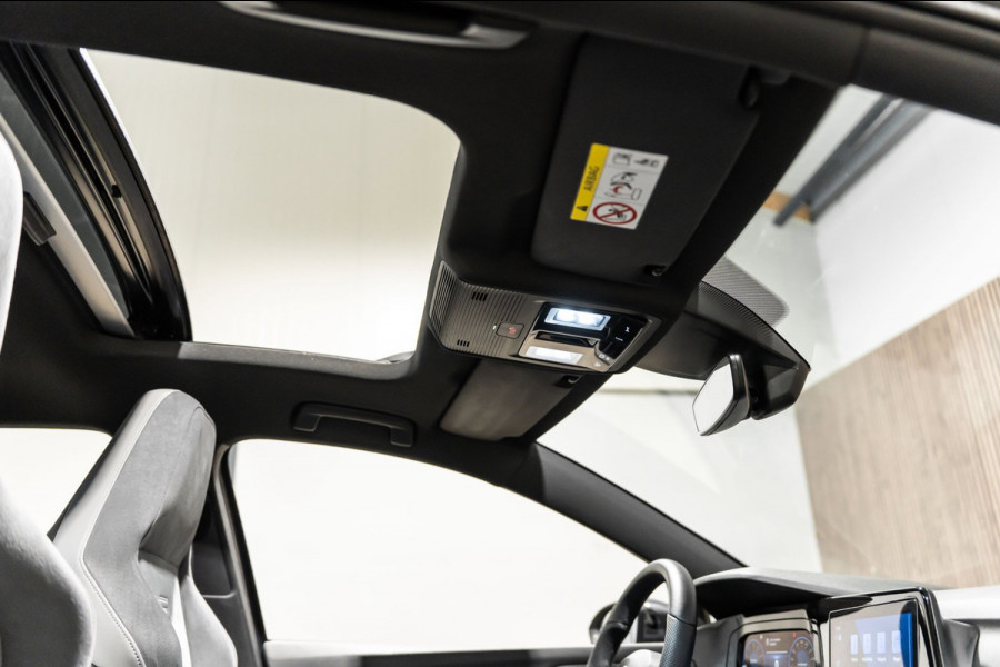 Volkswagen Golf 1.5 eTSI R-Line 2020 DSG IQ PANO CAMERA VIRTUAL