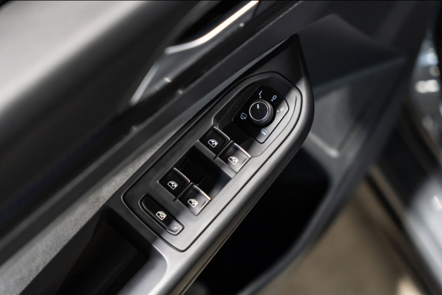 Volkswagen Golf 1.5 eTSI R-Line 2020 DSG IQ PANO CAMERA VIRTUAL