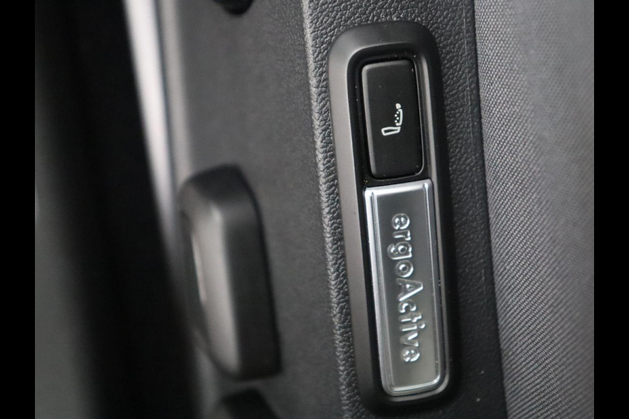Volkswagen ID.3 First Max 58 kWh | SOH 92.0% | Panoramadak | Adaptive cruise | Stuur/stoel verwarming | Carplay | Camera | Sfeerverlichting | Trekhaak |