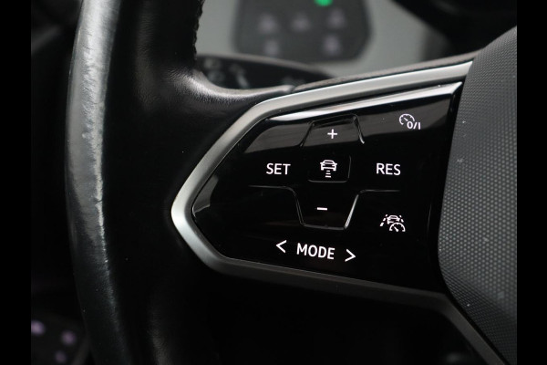 Volkswagen ID.3 First Max 58 kWh | SOH 92.0% | Panoramadak | Adaptive cruise | Stuur/stoel verwarming | Carplay | Camera | Sfeerverlichting | Trekhaak |