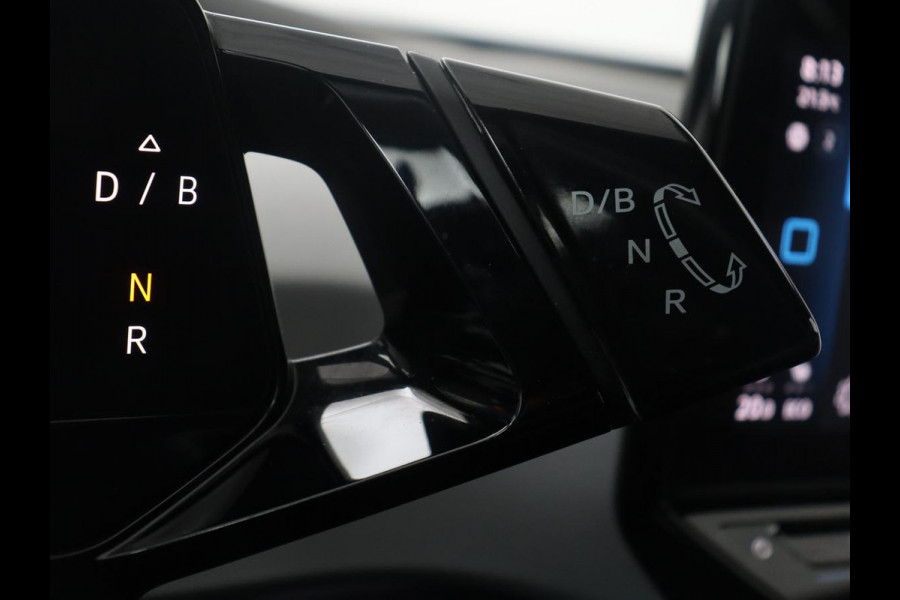Volkswagen ID.3 First Max 58 kWh | SOH 92.0% | Panoramadak | Adaptive cruise | Stuur/stoel verwarming | Carplay | Camera | Sfeerverlichting | Trekhaak |