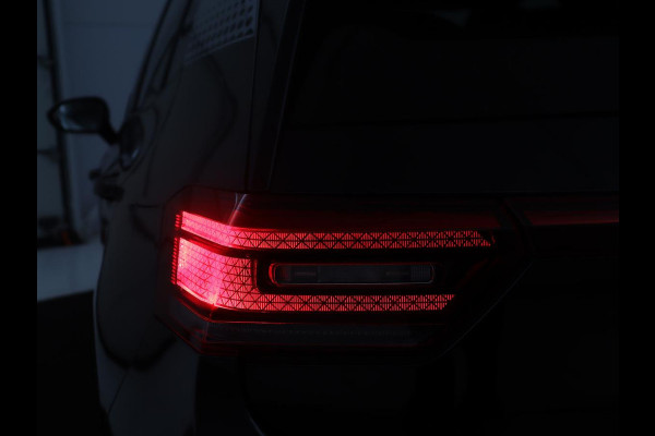 Volkswagen ID.3 First Max 58 kWh | SOH 92.0% | Panoramadak | Adaptive cruise | Stuur/stoel verwarming | Carplay | Camera | Sfeerverlichting | Trekhaak |