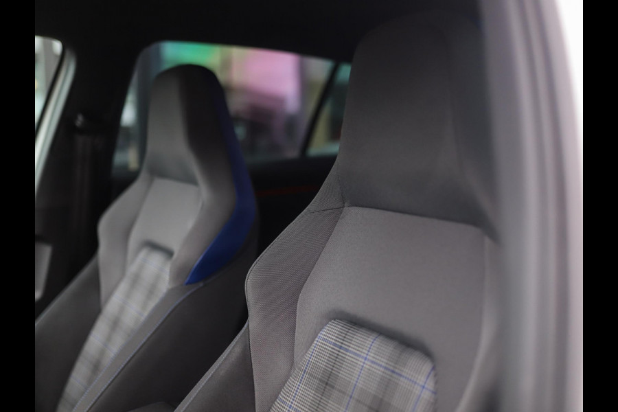 Volkswagen Golf 1.4 eHybrid GTE | Stoel/Stuurverw. | Carplay | IQ Light | PDC | 3-Zone Airco
