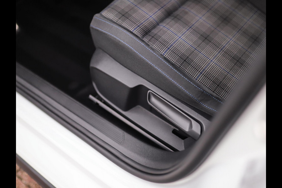 Volkswagen Golf 1.4 eHybrid GTE | Stoel/Stuurverw. | Carplay | IQ Light | PDC | 3-Zone Airco