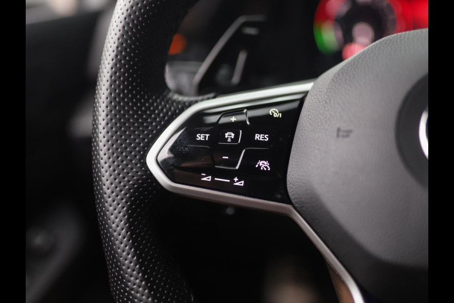 Volkswagen Golf 1.4 eHybrid GTE | Stoel/Stuurverw. | Carplay | IQ Light | PDC | 3-Zone Airco