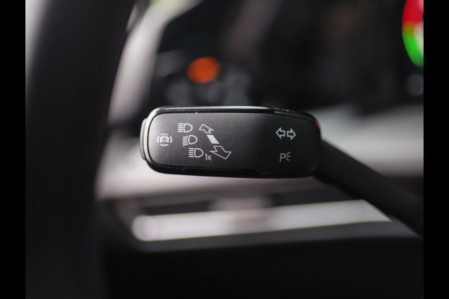 Volkswagen Golf 1.4 eHybrid GTE | Stoel/Stuurverw. | Carplay | IQ Light | PDC | 3-Zone Airco
