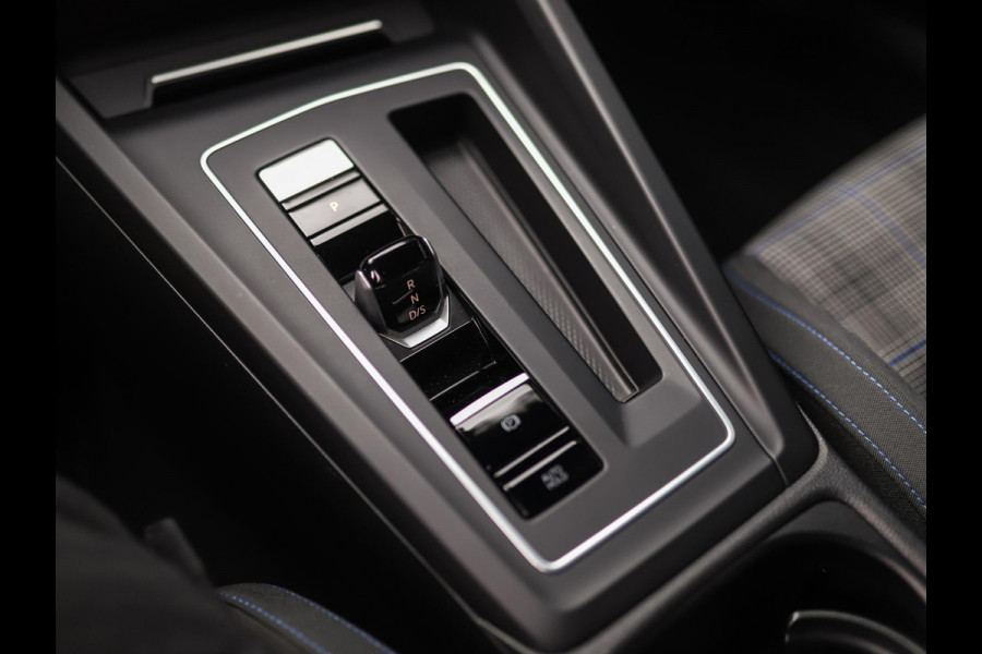 Volkswagen Golf 1.4 eHybrid GTE | Stoel/Stuurverw. | Carplay | IQ Light | PDC | 3-Zone Airco