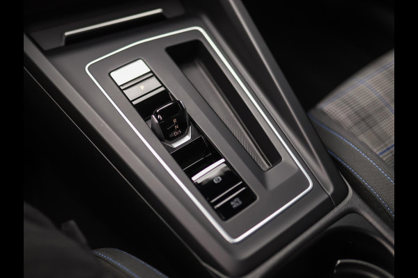 Volkswagen Golf 1.4 eHybrid GTE | Stoel/Stuurverw. | Carplay | IQ Light | PDC | 3-Zone Airco