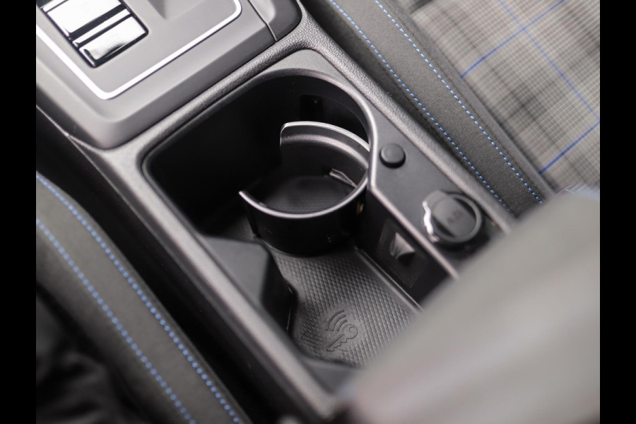 Volkswagen Golf 1.4 eHybrid GTE | Stoel/Stuurverw. | Carplay | IQ Light | PDC | 3-Zone Airco
