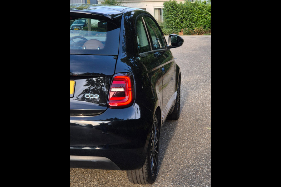 Fiat 500 42 kWh Top SoH 93% CarPlay Special Edition Amaretto Rund Leder interieur 2e Eig NAP
