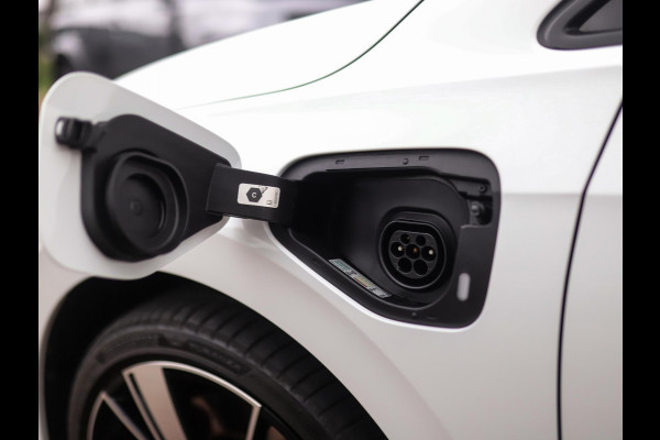 Volkswagen Golf 1.4 eHybrid GTE | Stoel/Stuurverw. | Carplay | IQ Light | PDC | 3-Zone Airco