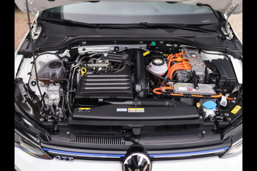 Volkswagen Golf 1.4 eHybrid GTE | Stoel/Stuurverw. | Carplay | IQ Light | PDC | 3-Zone Airco