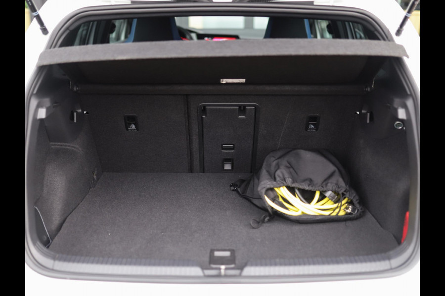 Volkswagen Golf 1.4 eHybrid GTE | Stoel/Stuurverw. | Carplay | IQ Light | PDC | 3-Zone Airco