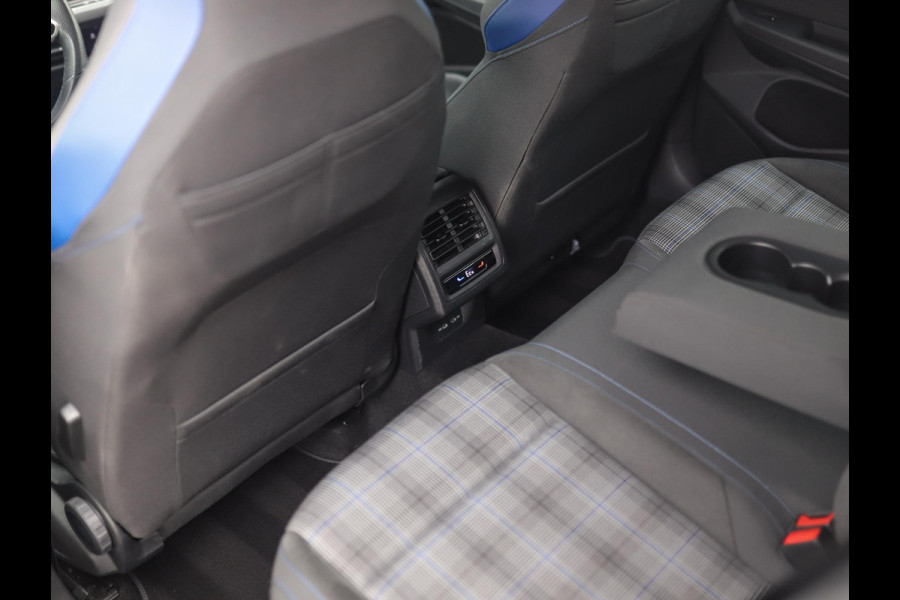 Volkswagen Golf 1.4 eHybrid GTE | Stoel/Stuurverw. | Carplay | IQ Light | PDC | 3-Zone Airco