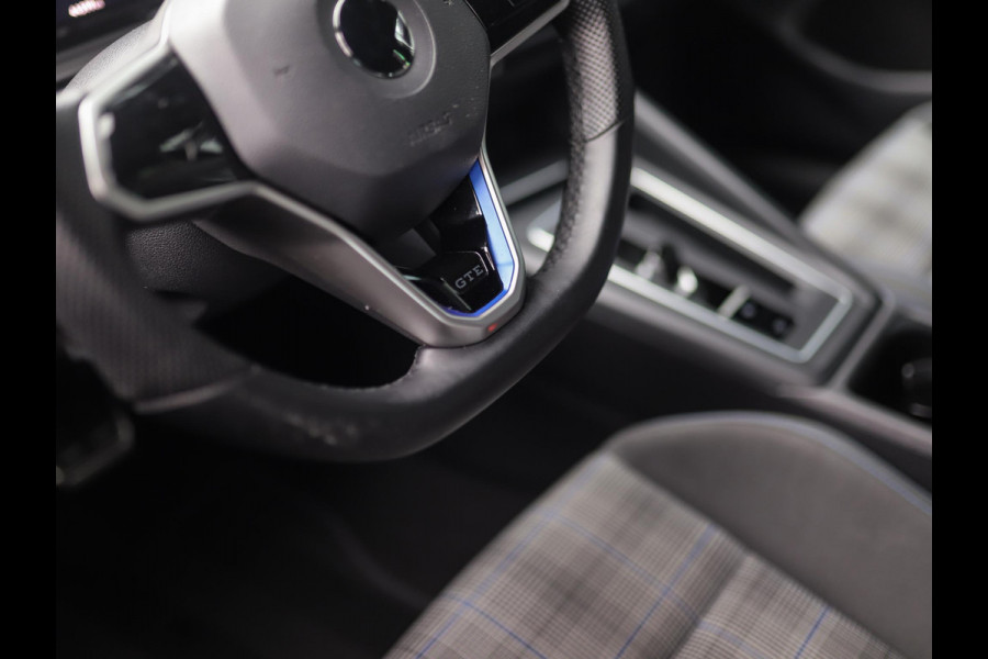 Volkswagen Golf 1.4 eHybrid GTE | Stoel/Stuurverw. | Carplay | IQ Light | PDC | 3-Zone Airco