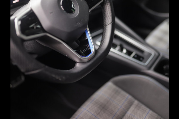 Volkswagen Golf 1.4 eHybrid GTE | Stoel/Stuurverw. | Carplay | IQ Light | PDC | 3-Zone Airco