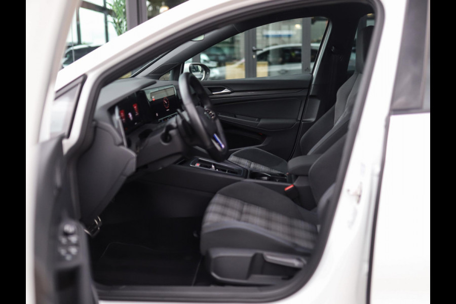 Volkswagen Golf 1.4 eHybrid GTE | Stoel/Stuurverw. | Carplay | IQ Light | PDC | 3-Zone Airco