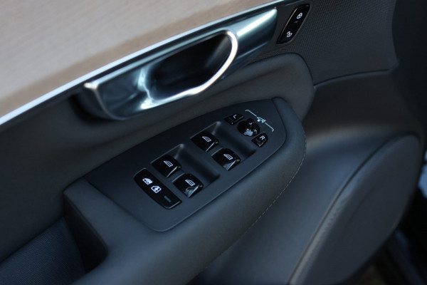 Volvo XC90 2.0 T8 Plug-in hybrid AWD Plus Dark *Pano*H/K*Head-Up*360 Camera*
