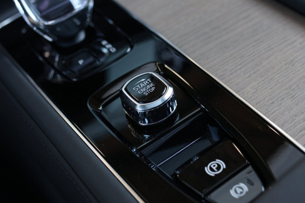 Volvo XC90 2.0 T8 Plug-in hybrid AWD Plus Dark *Pano*H/K*Head-Up*360 Camera*