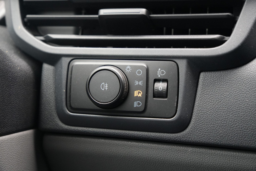 Ford Transit Custom 320 2.0 TDCI L1H1 Trend DC 136pk 6 Zits - Trekhaak - Stoel/Stuurverwarming - LED - Carplay/Android - Cruise - Rijklaar