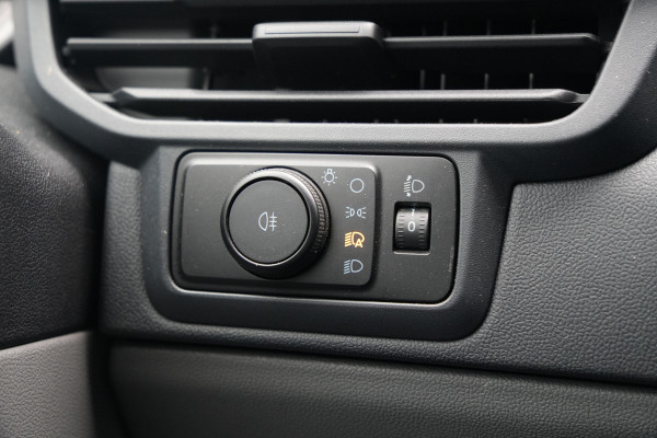 Ford Transit Custom 320 2.0 TDCI L1H1 Trend DC 136pk 6 Zits - Trekhaak - Stoel/Stuurverwarming - LED - Carplay/Android - Cruise - Rijklaar