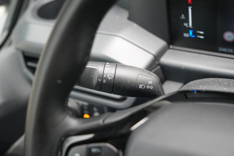 Ford Transit Custom 320 2.0 TDCI L1H1 Trend DC 136pk 6 Zits - Trekhaak - Stoel/Stuurverwarming - LED - Carplay/Android - Cruise - Rijklaar