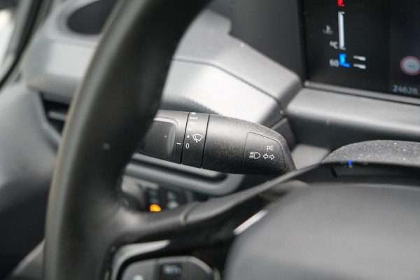 Ford Transit Custom 320 2.0 TDCI L1H1 Trend DC 136pk 6 Zits - Trekhaak - Stoel/Stuurverwarming - LED - Carplay/Android - Cruise - Rijklaar