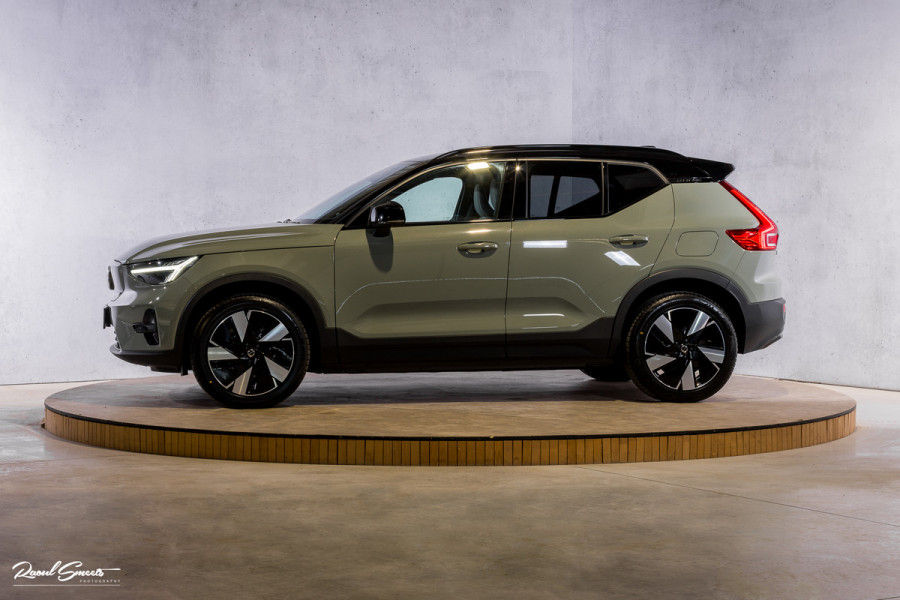 Volvo XC40 Single Motor Extended Range Plus 82 kWh | Sage green | Tailored wool | Adaptieve cruise | Zwenkbare trekhaak | Blis |