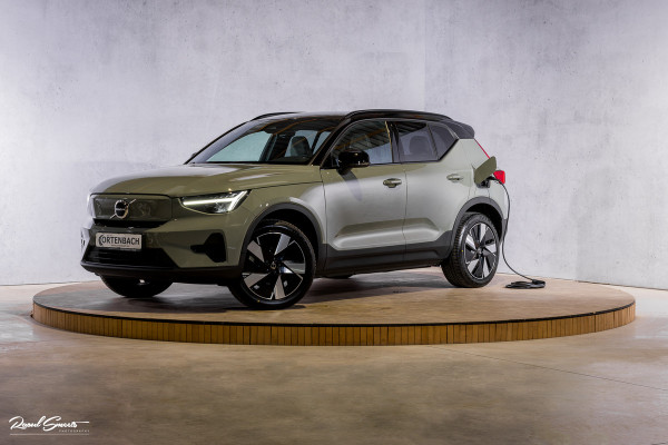 Volvo XC40 Single Motor Extended Range Plus 82 kWh | Sage green | Tailored wool | Adaptieve cruise | Zwenkbare trekhaak | Blis |