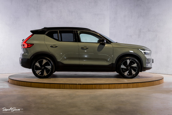 Volvo XC40 Single Motor Extended Range Plus 82 kWh | Sage green | Tailored wool | Adaptieve cruise | Zwenkbare trekhaak | Blis |