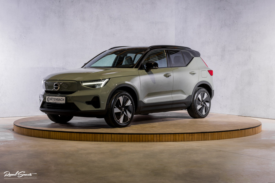 Volvo XC40 Single Motor Extended Range Plus 82 kWh | Sage green | Tailored wool | Adaptieve cruise | Zwenkbare trekhaak | Blis |