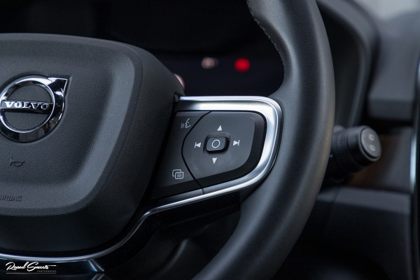 Volvo XC40 Single Motor Extended Range Plus 82 kWh | Sage green | Tailored wool | Adaptieve cruise | Zwenkbare trekhaak | Blis |