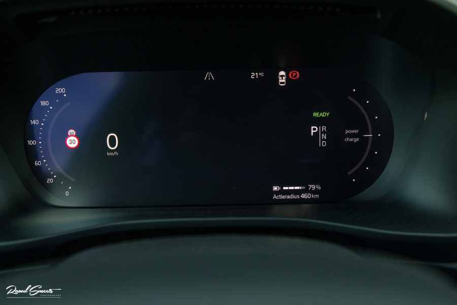 Volvo XC40 Single Motor Extended Range Plus 82 kWh | Sage green | Tailored wool | Adaptieve cruise | Zwenkbare trekhaak | Blis |
