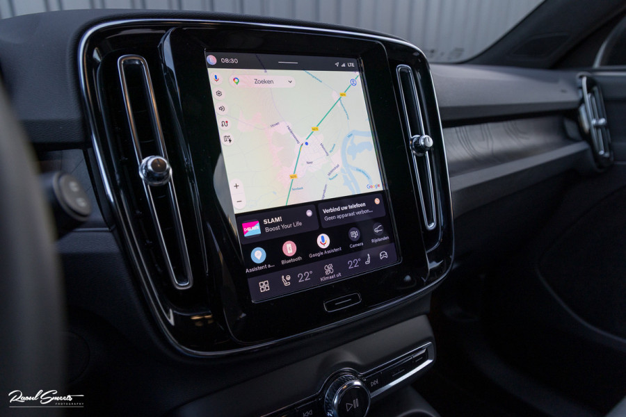 Volvo XC40 Single Motor Extended Range Plus 82 kWh | Sage green | Tailored wool | Adaptieve cruise | Zwenkbare trekhaak | Blis |