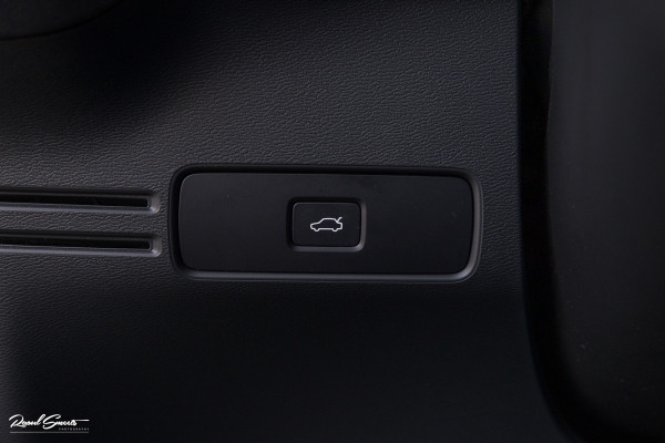 Volvo XC40 Single Motor Extended Range Plus 82 kWh | Sage green | Tailored wool | Adaptieve cruise | Zwenkbare trekhaak | Blis |