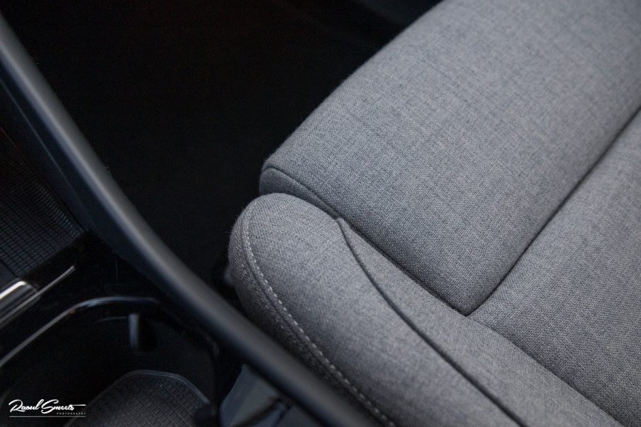 Volvo XC40 Single Motor Extended Range Plus 82 kWh | Sage green | Tailored wool | Adaptieve cruise | Zwenkbare trekhaak | Blis |