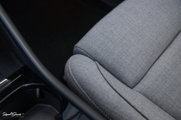 Volvo XC40 Single Motor Extended Range Plus 82 kWh | Sage green | Tailored wool | Adaptieve cruise | Zwenkbare trekhaak | Blis |