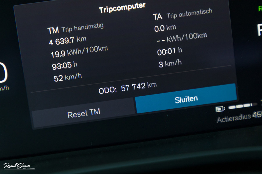 Volvo XC40 Single Motor Extended Range Plus 82 kWh | Sage green | Tailored wool | Adaptieve cruise | Zwenkbare trekhaak | Blis |