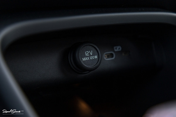 Volvo XC40 Single Motor Extended Range Plus 82 kWh | Sage green | Tailored wool | Adaptieve cruise | Zwenkbare trekhaak | Blis |
