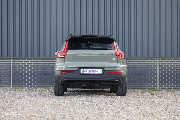 Volvo XC40 Single Motor Extended Range Plus 82 kWh | Sage green | Tailored wool | Adaptieve cruise | Zwenkbare trekhaak | Blis |