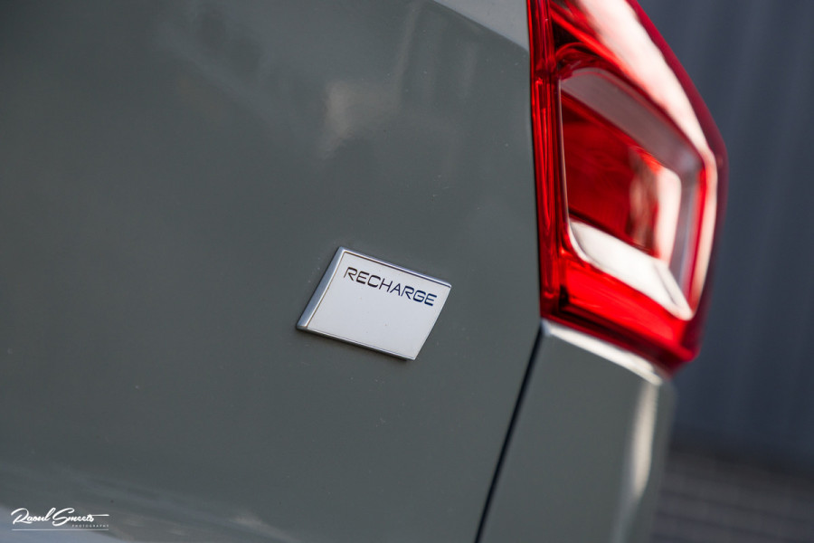 Volvo XC40 Single Motor Extended Range Plus 82 kWh | Sage green | Tailored wool | Adaptieve cruise | Zwenkbare trekhaak | Blis |