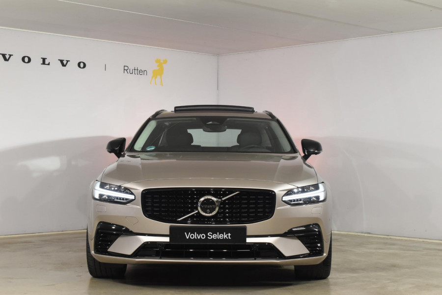 Volvo V90 T8 455PK Plug-in hybrid AWD Ultra Dark / Adaptive Cruise Control / Elektrisch panoramisch schuifdak / Head-up Display / Elektrische voorstoelen met geheugen / Trekhaak elektrisch uitklapbaar / Stuurverwarming / Stoelverwarming V+A / 360 Camera / Harman Kardon