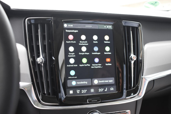 Volvo V90 T8 455PK Plug-in hybrid AWD Ultra Dark / Adaptive Cruise Control / Elektrisch panoramisch schuifdak / Head-up Display / Elektrische voorstoelen met geheugen / Trekhaak elektrisch uitklapbaar / Stuurverwarming / Stoelverwarming V+A / 360 Camera / Harman Kardon